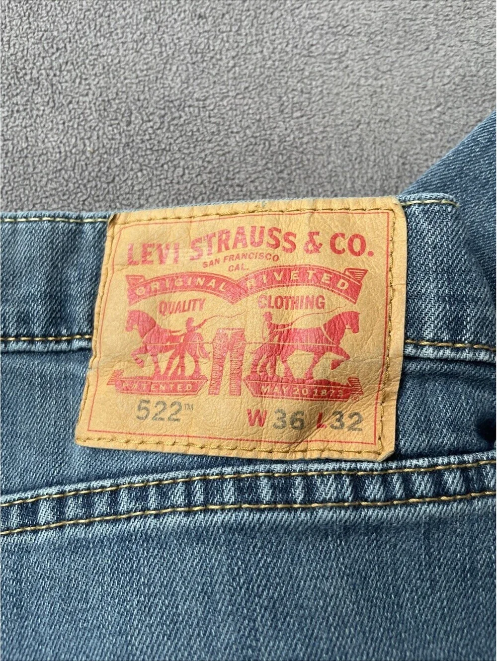 Levis 522 Jeans Mens 36x32 Medium Wash Blue Denim Straight Leg Five Pocket EUC